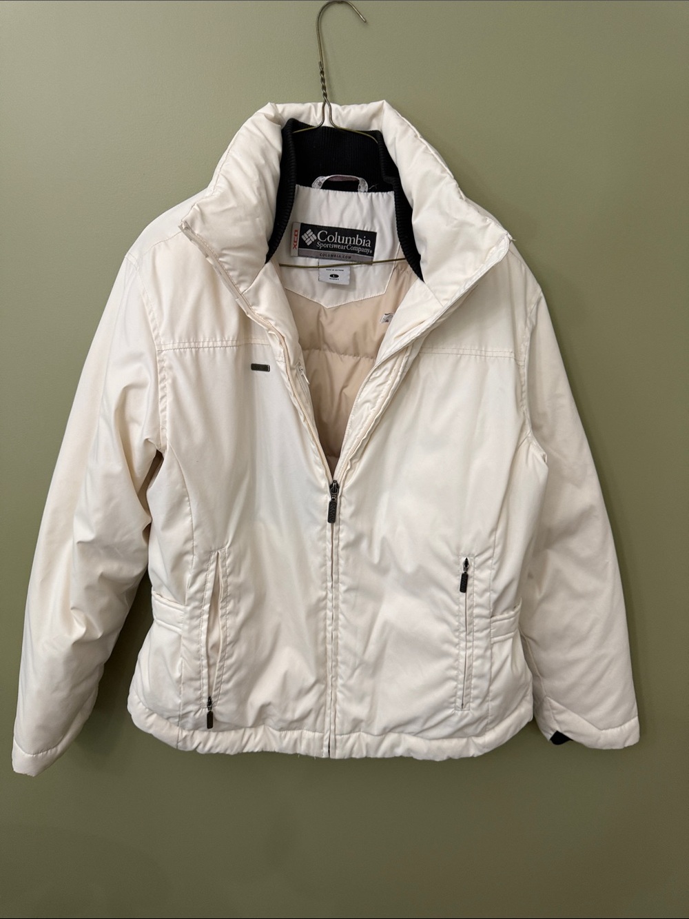 Columbia Cream-White Insulated Jacket with Black Collar Accent